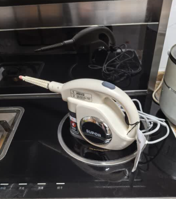 閑置高壓蒸汽清洗機(jī)轉(zhuǎn)讓?zhuān)瑤缀鯖](méi)怎么用，配件齊全